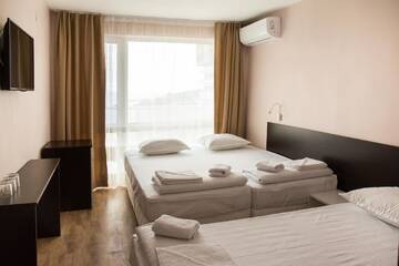 Фото номера Трехместный номер Делюкс Отель Hotel Kremikovci г. Китен 2