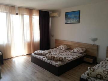 Фото номера Классический трехместный номер Гостевой дом Villa Diana г. Китен 9