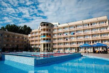 Фото Отель Hotel Green Park г. Китен 1