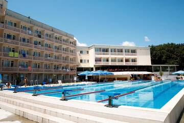 Фото Отель Hotel Green Park г. Китен 3