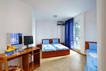 Фото номера Двухместный номер с 2 отдельными кроватями Отель HOTEL PARK 2 г. Китен 21