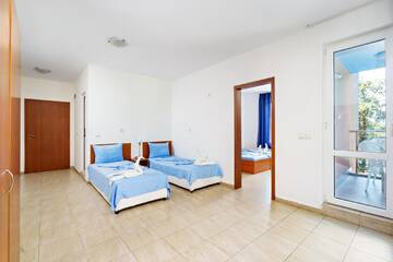Фото номера Апартаменты с видом на море Отель HOTEL PARK 2 г. Китен 8