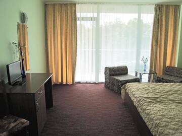 Фото номера Двухместный номер с 1 кроватью и балконом Отель Hotel Kamenec г. Китен 7