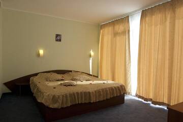 Фото номера Двухместный номер с 1 кроватью и балконом Отель Hotel Kamenec г. Китен 10