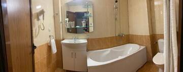 Фото номера Двухместный номер с 1 кроватью и балконом Отель Hotel Kamenec г. Китен 11