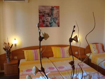 Фото номера Трехместный номер Отель Sunny Paradise Family Hotel г. Китен 6