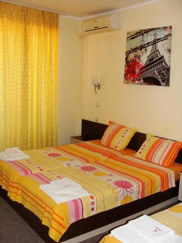 Фото номера Трехместный номер Отель Sunny Paradise Family Hotel г. Китен 8