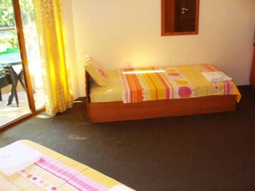 Фото номера Трехместный номер Отель Sunny Paradise Family Hotel г. Китен 9