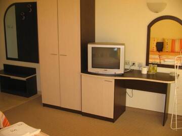 Фото номера Трехместный номер Отель Sunny Paradise Family Hotel г. Китен 15