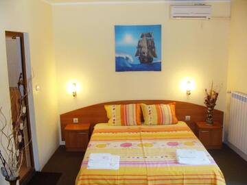 Фото номера Трехместный номер Отель Sunny Paradise Family Hotel г. Китен 10