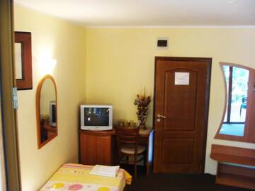 Фото номера Семейный номер (для 3 взрослых и 1 ребенка) Отель Sunny Paradise Family Hotel г. Китен 3