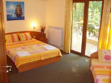 Фото номера Семейный номер (для 3 взрослых и 1 ребенка) Отель Sunny Paradise Family Hotel г. Китен 5