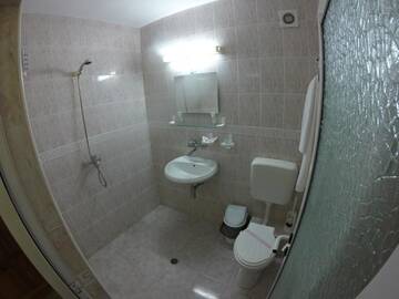 Фото номера Двухместный номер с 1 кроватью или 2 отдельными кроватями и балконом Отель Hotel Lotos г. Китен 10