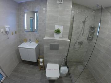 Фото номера Люкс с балконом Отель Hotel Lotos г. Китен 11