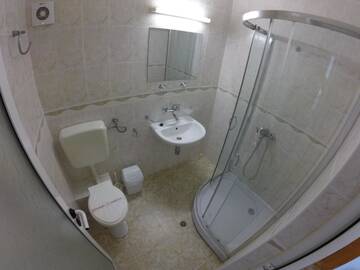 Фото номера Двухместный номер с 1 кроватью или 2 отдельными кроватями и балконом (для 2 взрослых и 1 ребенка) Отель Hotel Lotos г. Китен 7
