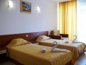 Фото номера Double or Twin Room (2 Adults + 1 Child under 7 years old)) Отель Hotel Onyx г. Китен 26